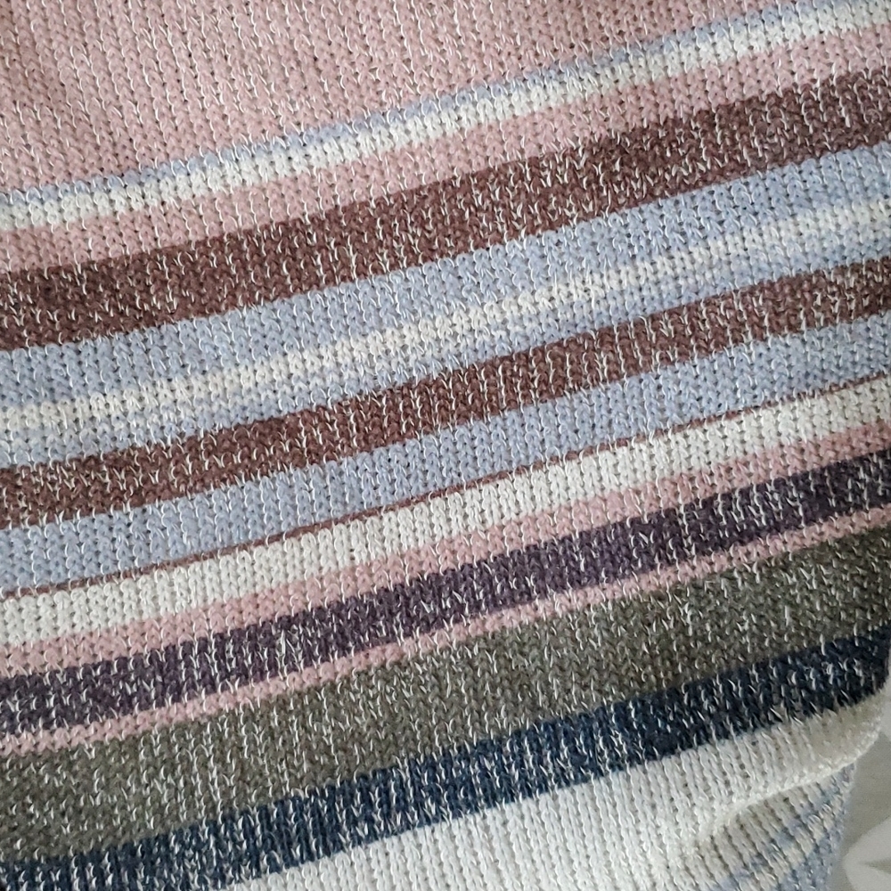 Excellent Lightweight Flowy Sweater - Picture 8 of 8
